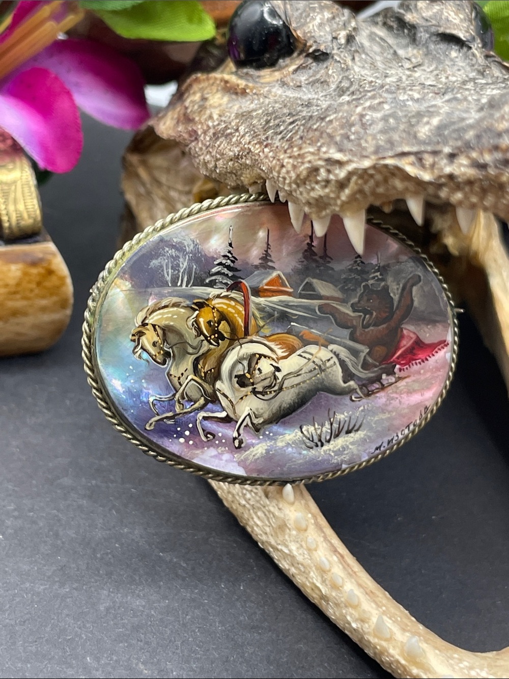 Russian Fedoskino hand painted brooch vintage